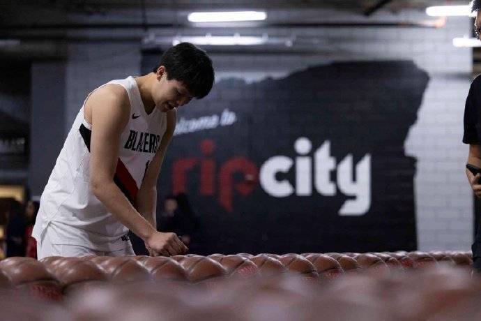 杨瀚森:新赛季珍惜上场时间 跟随大哥们脚步 杨瀚森:新赛季珍惜上场时间 跟随大哥们脚步