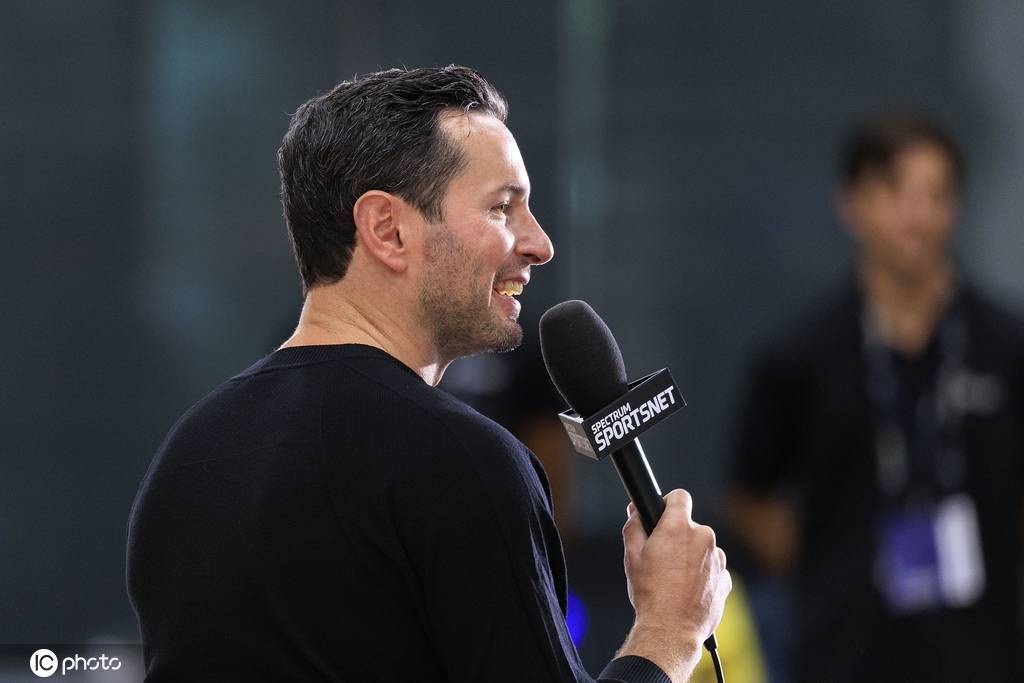 湖人将帅回应詹姆斯广告事件 雷迪克:你们都是傻子? 湖人将帅回应詹姆斯广告事件 雷迪克:你们都是傻子?